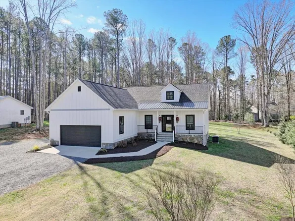 1130 Lake Point Dr, Clarksville, VA 23927