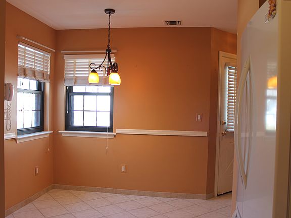 5th image of 92 Knolls Dr