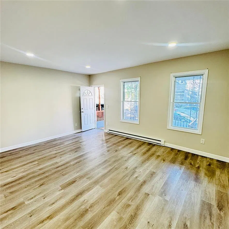 5 bed, 2.5 bath, 1657 sqft, $2,600 — Photo 4