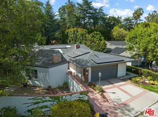 15649 Woodfield Pl, Sherman Oaks, CA 91403