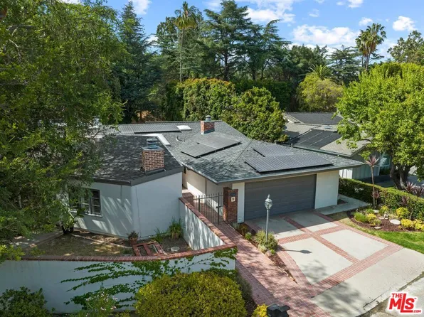 15649 Woodfield Pl, Sherman Oaks, CA 91403