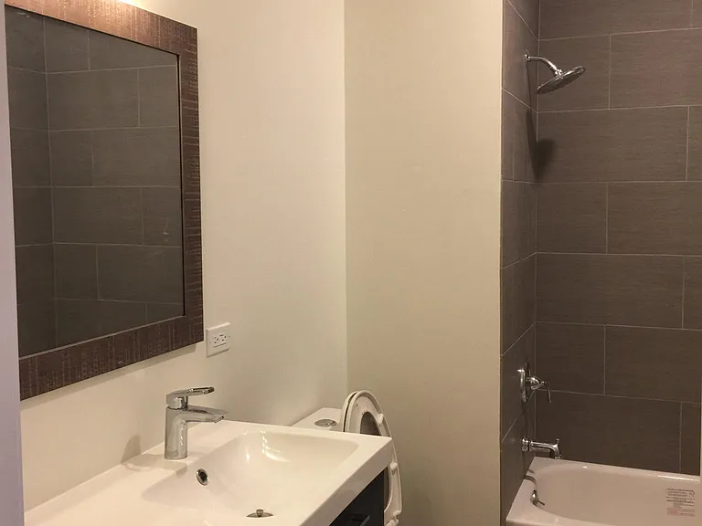 2154 N Cleveland Ave #1F — Photo 8