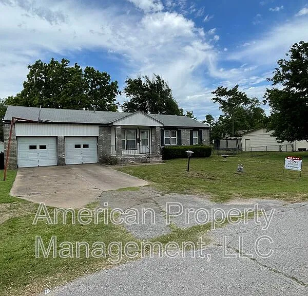 523 E Duncan St — Photo 3