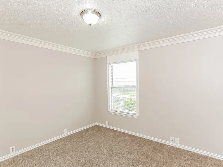 7027 Glenshire Dr — Photo 17