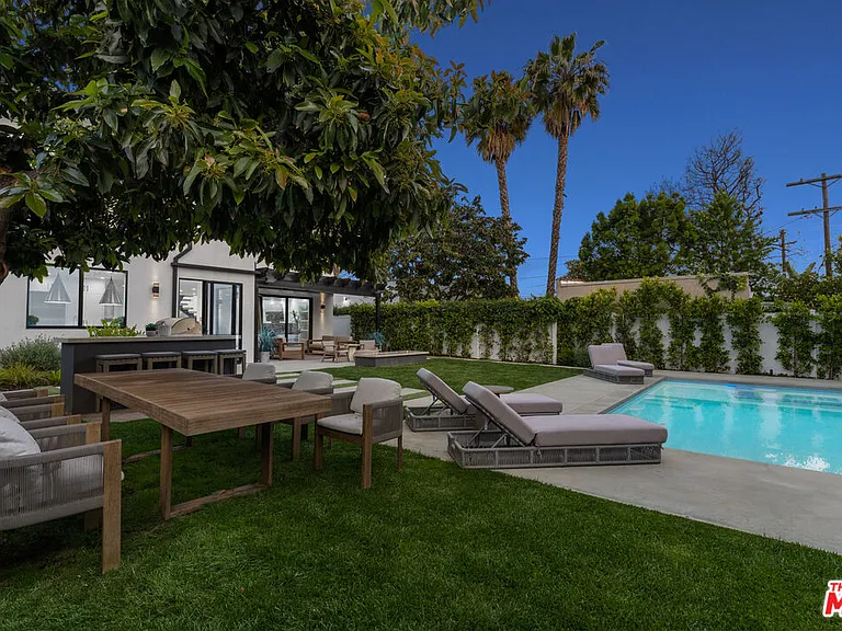 731 N Curson Ave — Photo 4