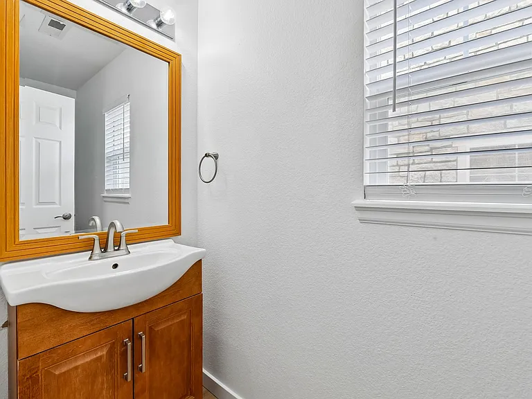 10094 Amston St — Photo 10