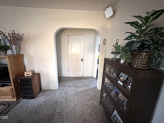 4th image of 2440 Darrow Ave