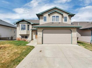 74 S Fulmar Close, Sylvan Lake, AB T4S 2K6
