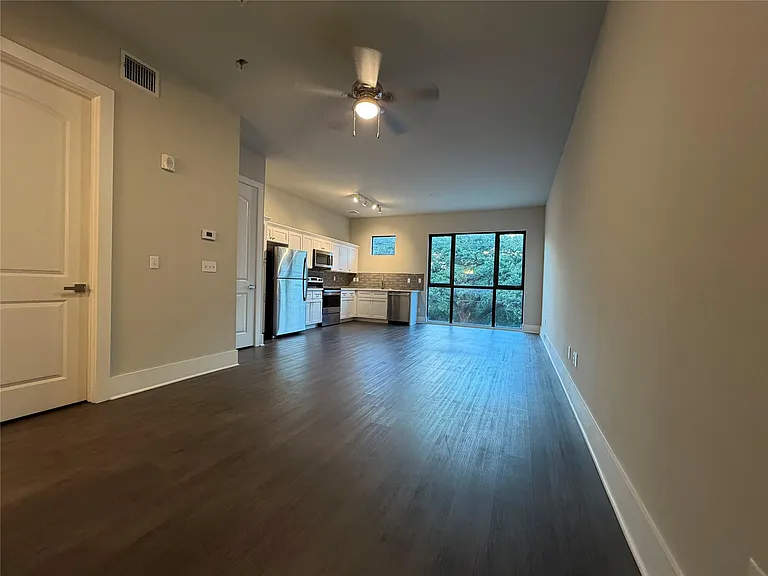 2727 Houston Ave #202 — Photo 2