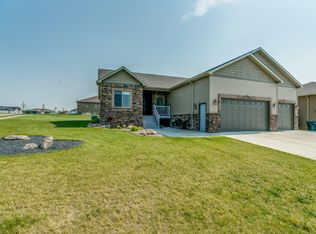 701 Farmstead Ct SW, Mandan, ND 58554
