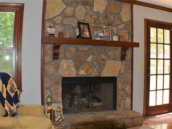 3rd image of 538 E Cherokee Ct