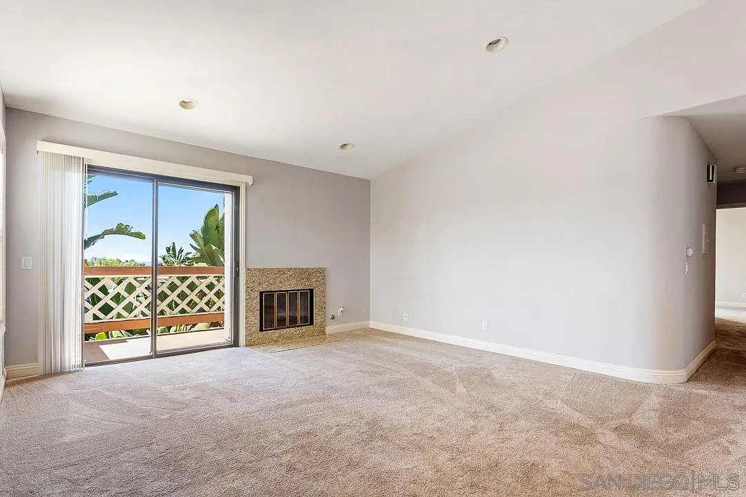 3 bed, 2.0 bath, 1127 sqft, $2,395 — Photo 4