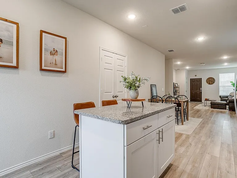 8144 Branch Hollow Trl — Photo 17