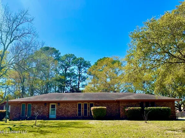 205 Saint Andrews Dr, Ocean Springs, MS 39564