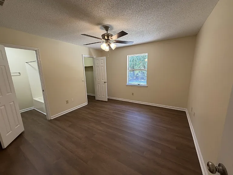 150 NE Jamey Ln — Photo 6