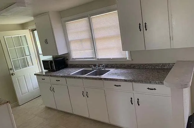 212 Houston St — Photo 19