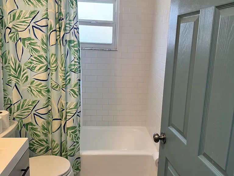 202 E St #B — Photo 27