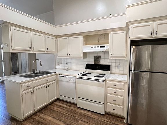 3rd image of 1701 N St APT 4