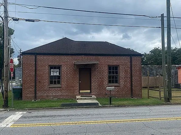 990 Peek St NW, Conyers, GA 30012
