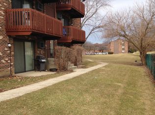 7803 Woodward Ave APT 1B, Woodridge, IL 60517