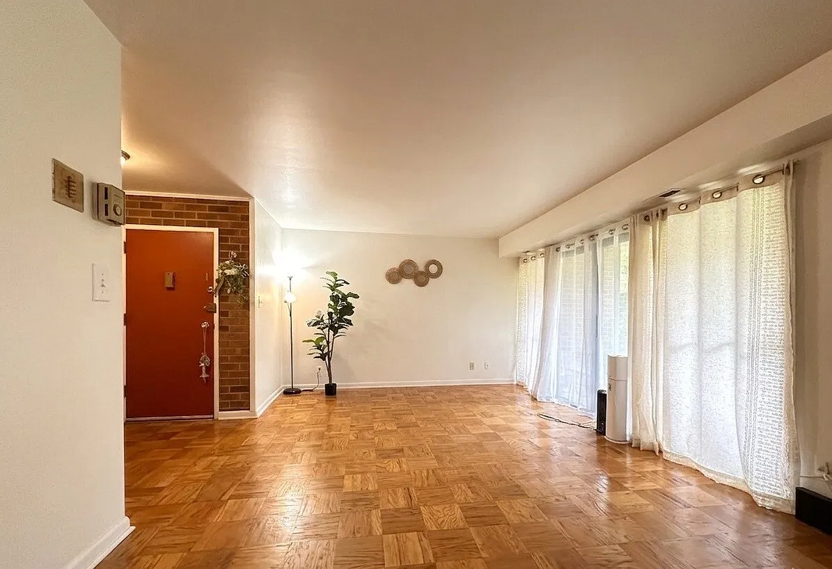 2 bed, 1105 sqft, $1,998 — Photo 2