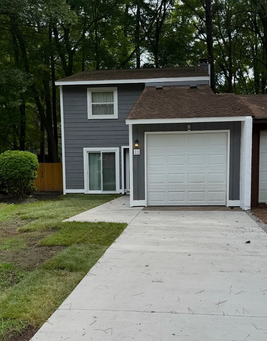 3 bed, 1392 sqft, $2,700 — Photo 1