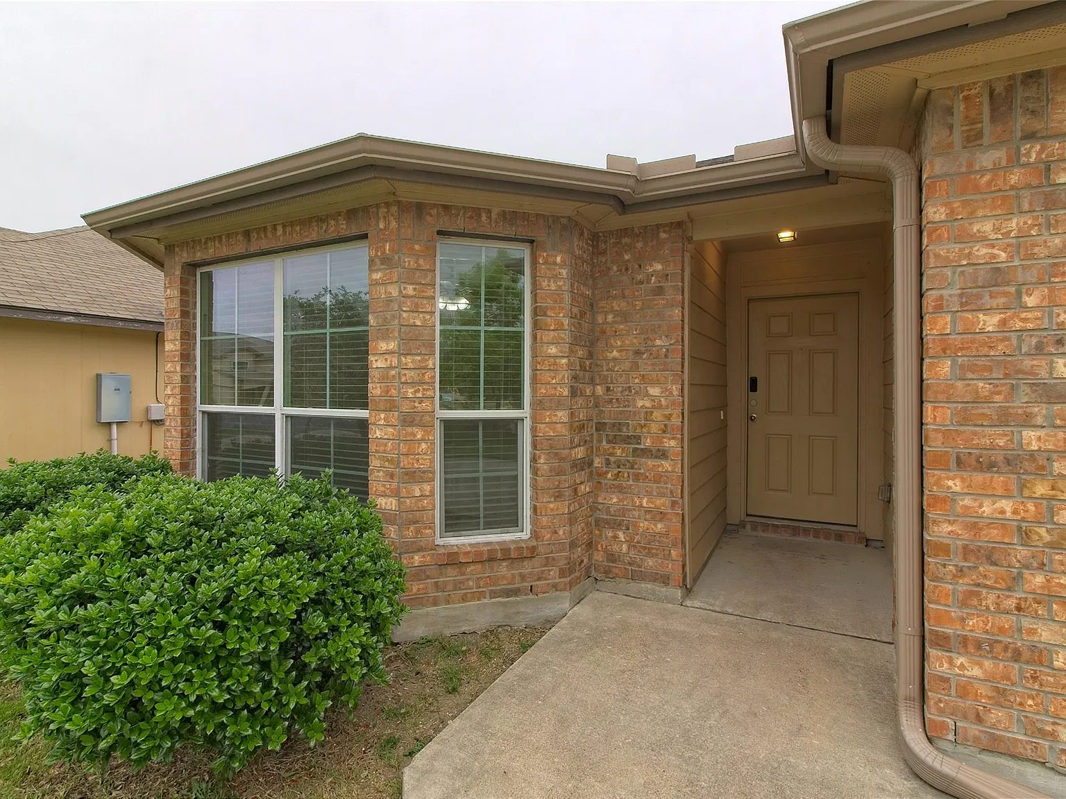 3 bed, 2.0 bath, 1376 sqft, $1,600 — Photo 4