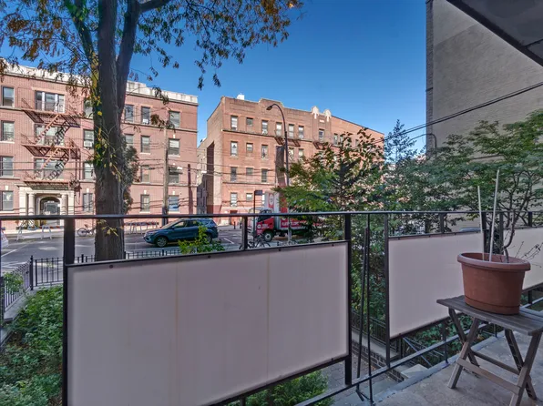 31-23 Crescent Street image 9 of 12