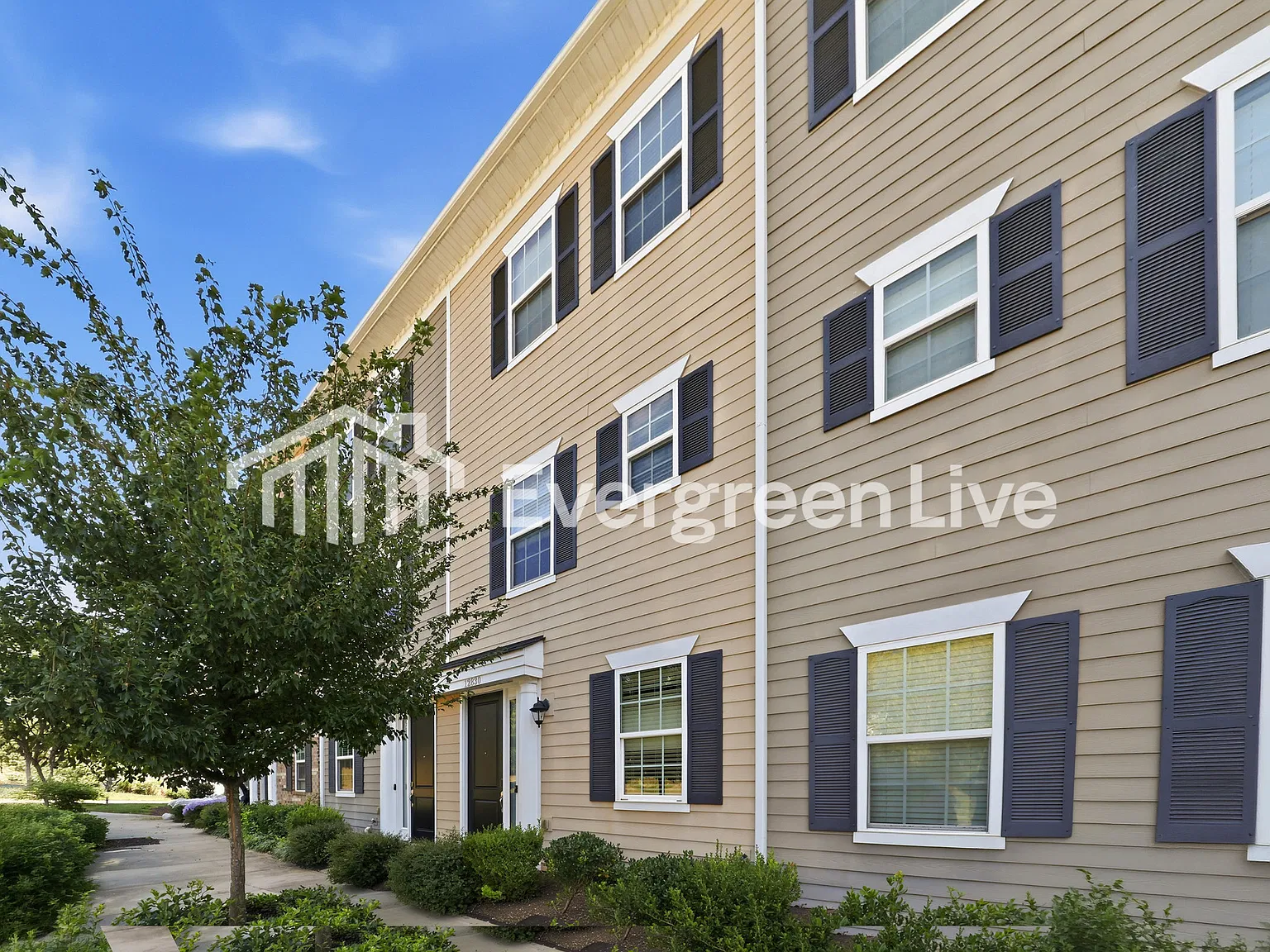 3 bed, 3.5 bath, 1615 sqft, $2,095 — Photo 2