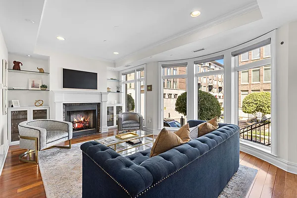 Sold by Christie's International Real Estate Group | media 3