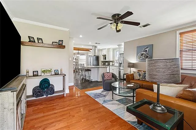 2703 Varden Ave — Photo 2