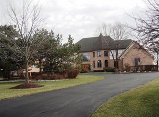 1 Beacon Hill Dr, South Barrington, IL