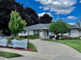 1622 Dearborn St, Crest Hill, IL 60403