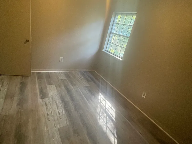 E3 527th Hwy #145 — Photo 3