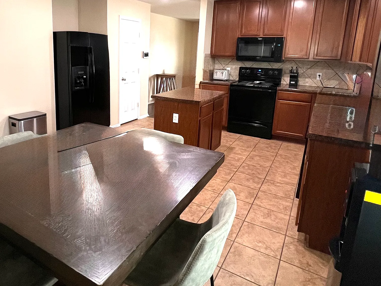 3 bed, 1645 sqft, $1,595 — Photo 2