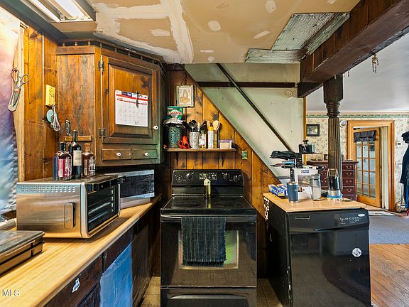 12th image of this home