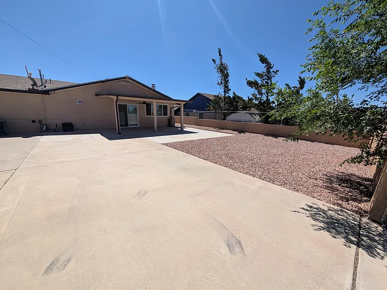1404 Kit Carson Dr — Photo 15