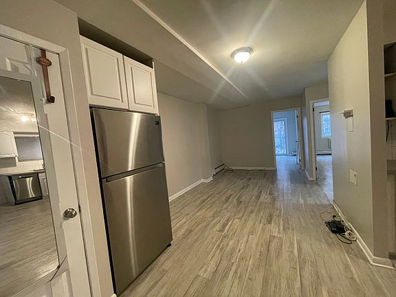 2nd image of 3716 Blackstone Ave #Gl