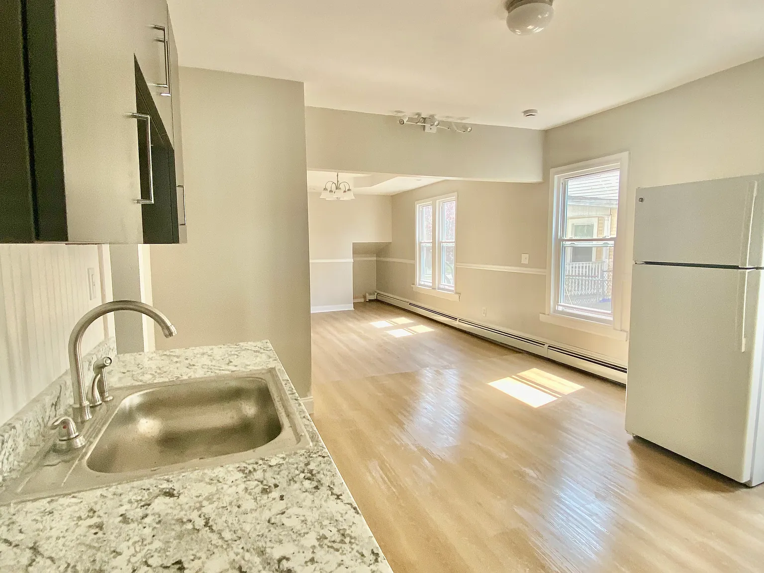 3 bed, 1000 sqft, $1,975 — Photo 4