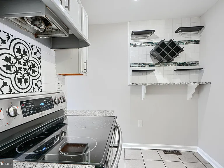 1127 Sargeant St — Photo 15