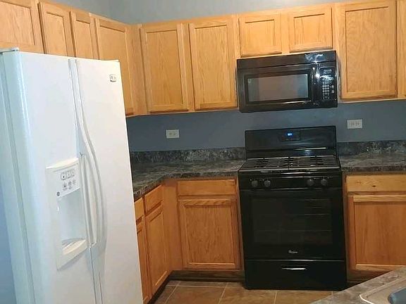 3rd image of 2047 Woodside Dr