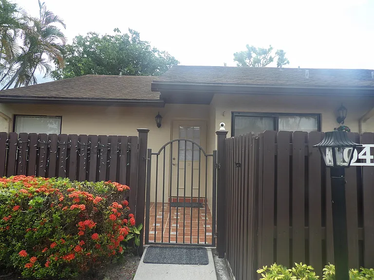 604 Sea Pine Way #A — Photo 3