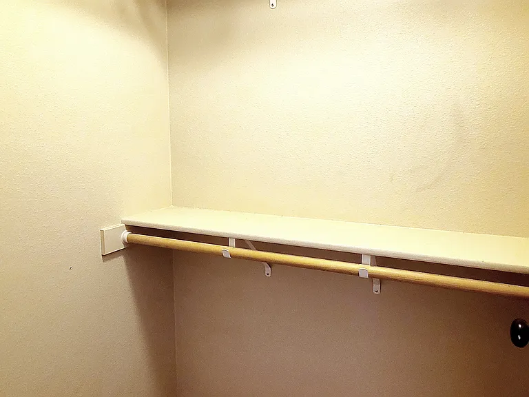 Master closet 2