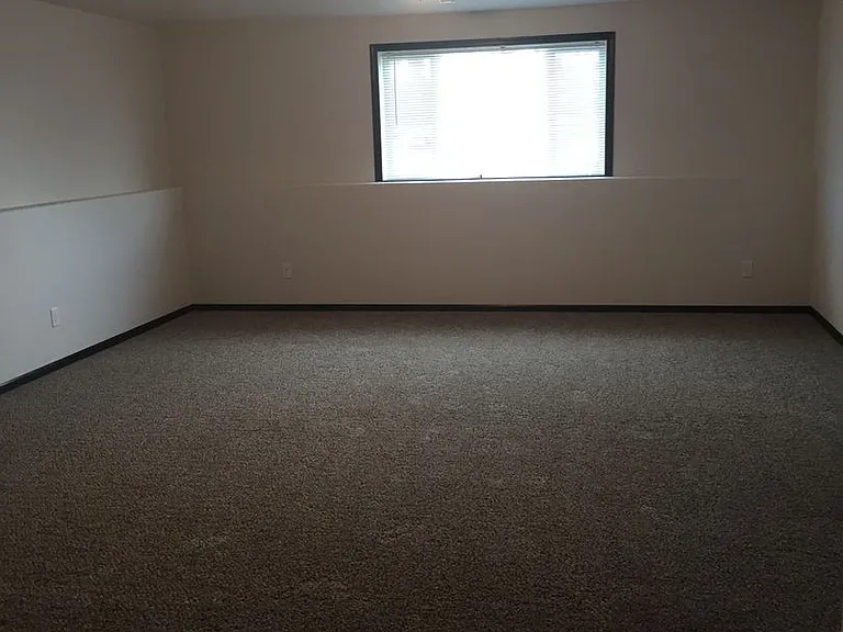 1369 Goldenwood Dr — Photo 8