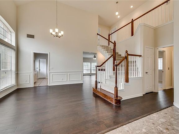 5th image of 933 Kingwood Cir
