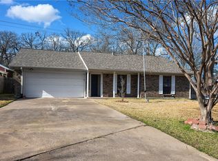 904 Wedgewood Cir, Bryan, TX 77801
