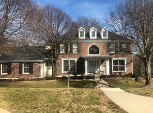 698 Carman Meadows Dr, Ballwin, MO 63021