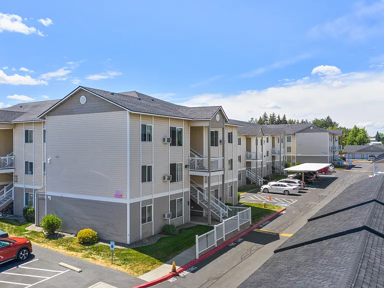 Barrington Place Apartments — Photo 25