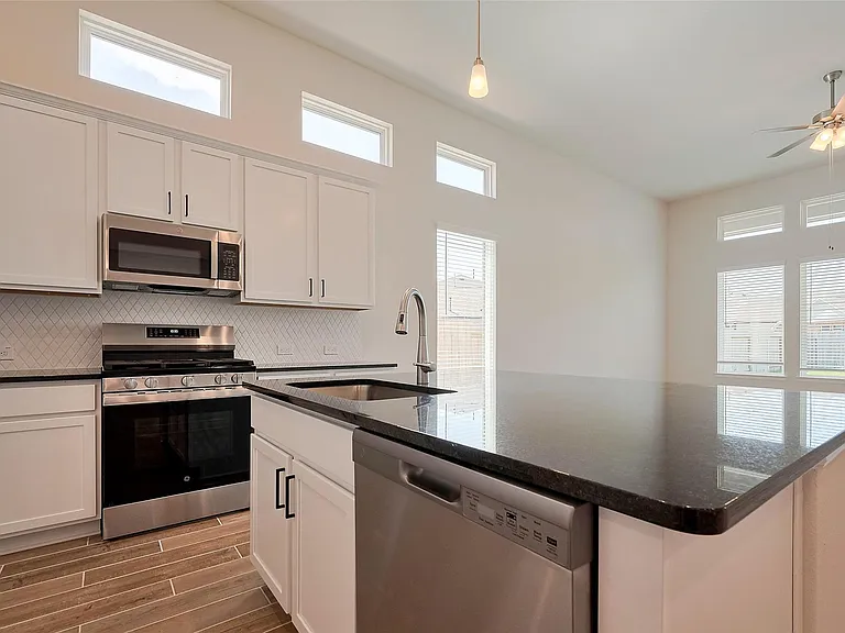 2405 Seamist Cove Ln — Photo 15