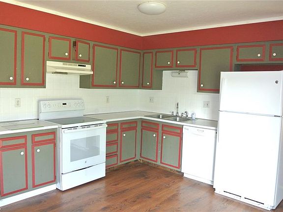 4th image of 675 Lakeview Dr
